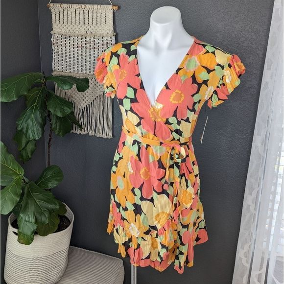 Billabong Floral Wrap Dress - Picture 4 of 10